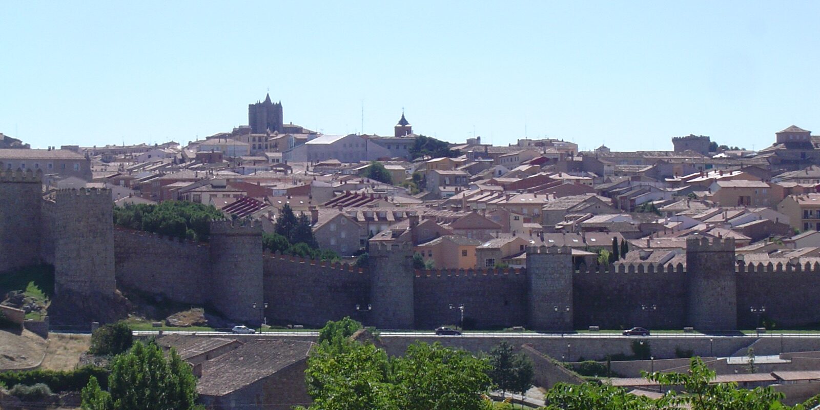 Pèlerinage en Espagne – remparts d’Avila Les remparts d'Avila, en Espagne